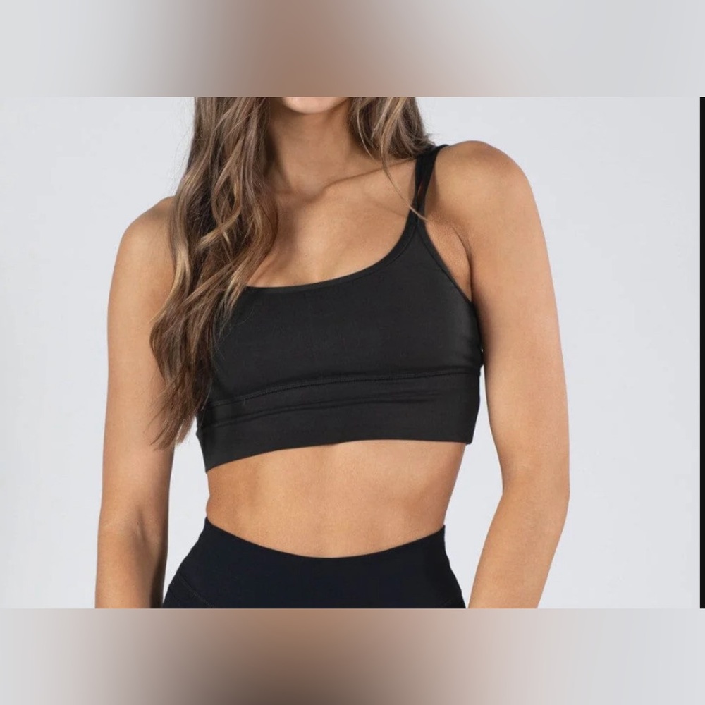 Paragon Reluna black sports bra -SOLD OUT ONLINE